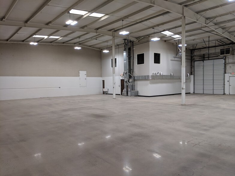 More Photos Of 297 Industrial Park Dr, Lawrenceville Warehouse For Lease
