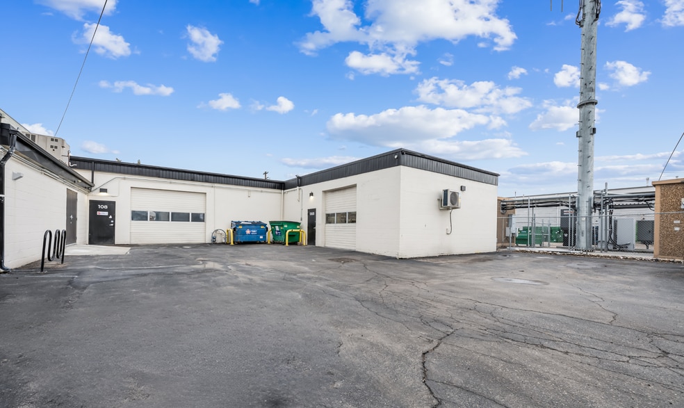 More Photos Of 104-108 W 31st St, Garden City Light Manufacturing For Sale