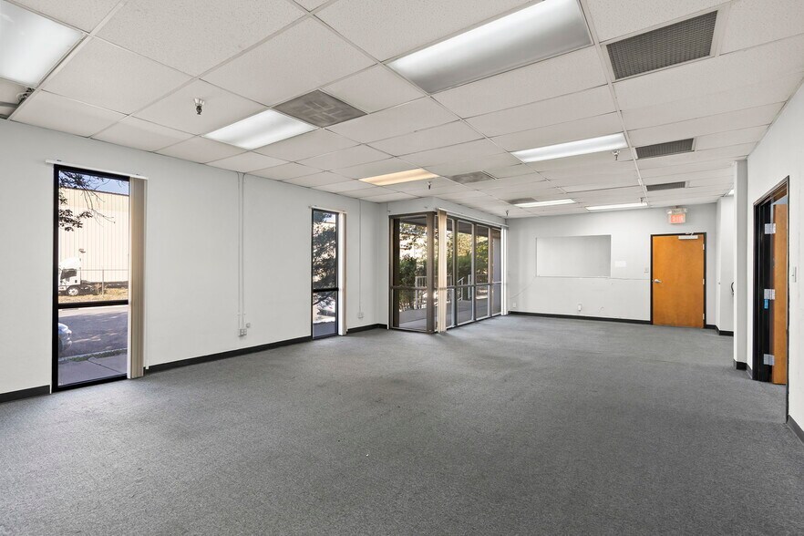 More Photos Of 802-808 Packer Way, Sparks Warehouse For Lease