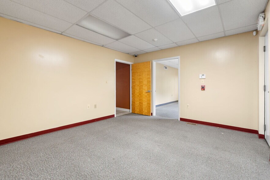 More Photos Of 4 Corwin Ct, Newburgh Medical For Sale