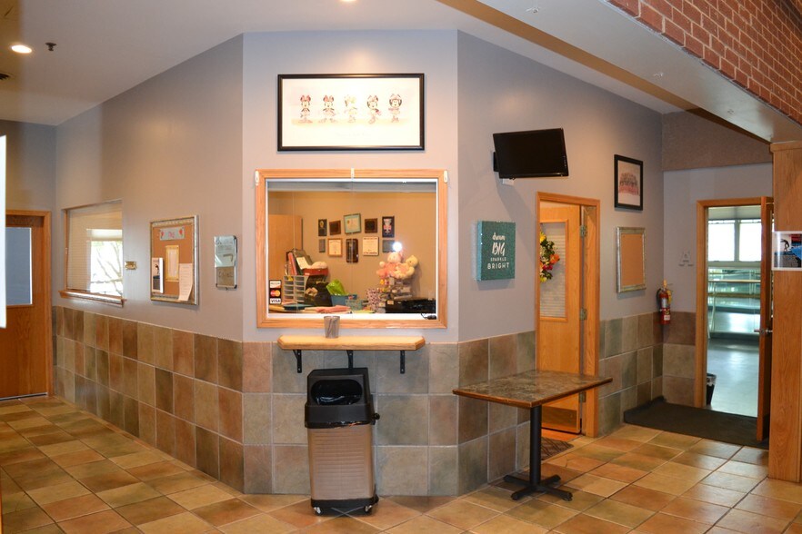 More Photos Of 301 W Railroad Ave, Bartlett General Retail For Sale