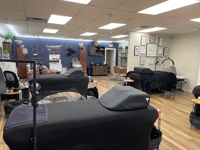 More Photos Of 565-585 Chickering Rd, North Andover Storefront For Sale