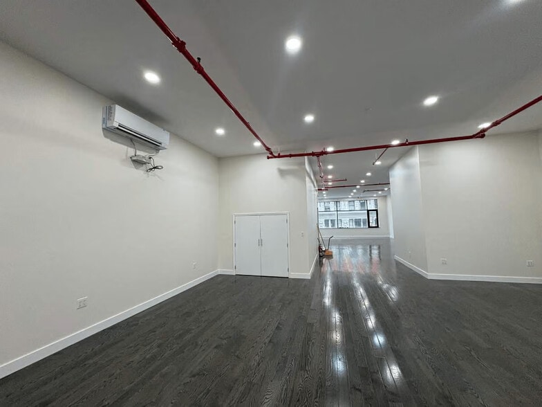 More Photos Of 224 Fifth Ave, New York Loft Creative Space For Lease