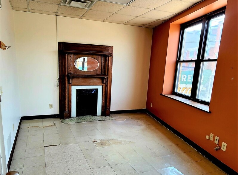 More Photos Of 203-205 W Pike St, Covington Storefront Retail Residential For Lease