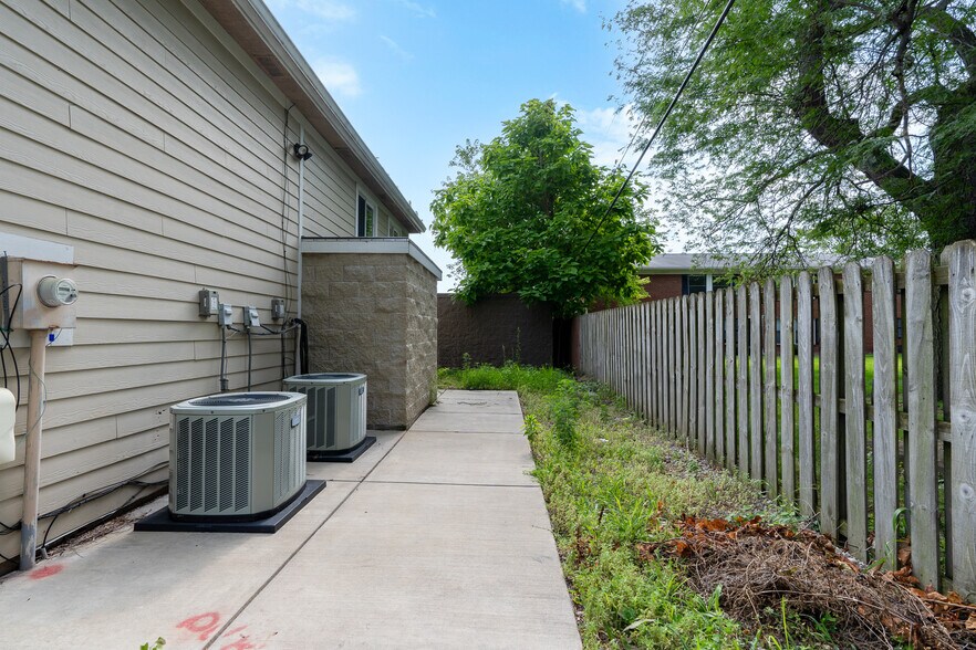 More Photos Of 1089 Sagamore Pky W, West Lafayette Office For Sale