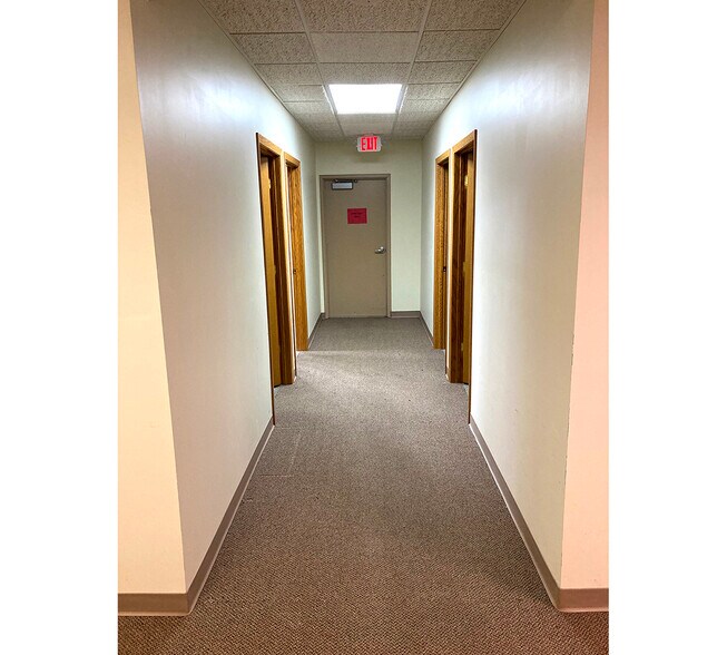 More Photos Of 809 Park Ave, Beaver Dam Office For Sale