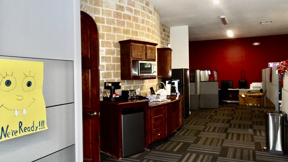 More Photos Of 1906 E Tyler Ave, Harlingen Loft Creative Space For Sale