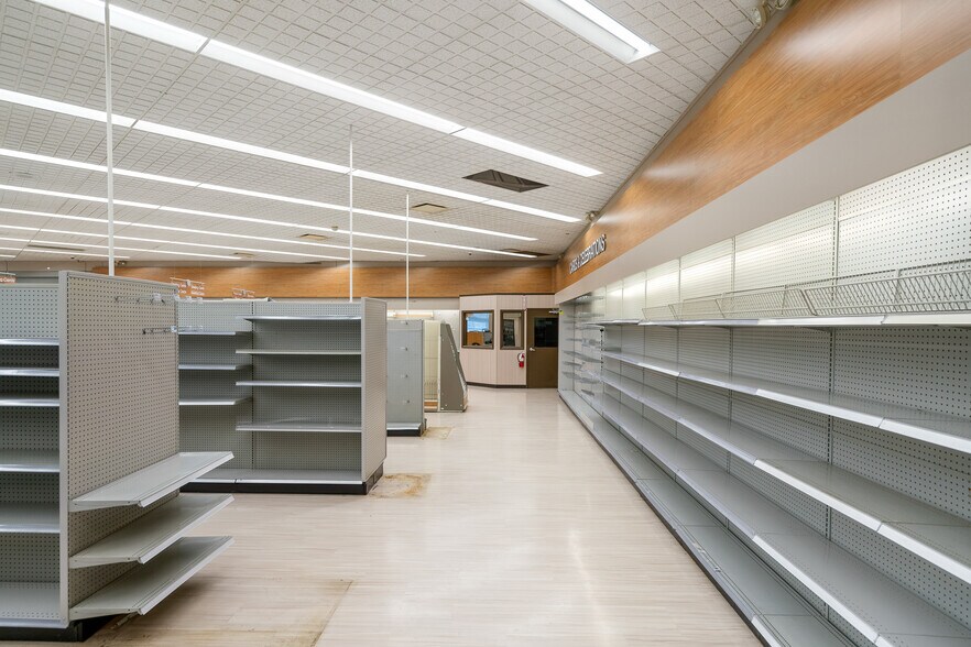 More Photos Of 195 M 66 N, Charlevoix Drugstore For Sale