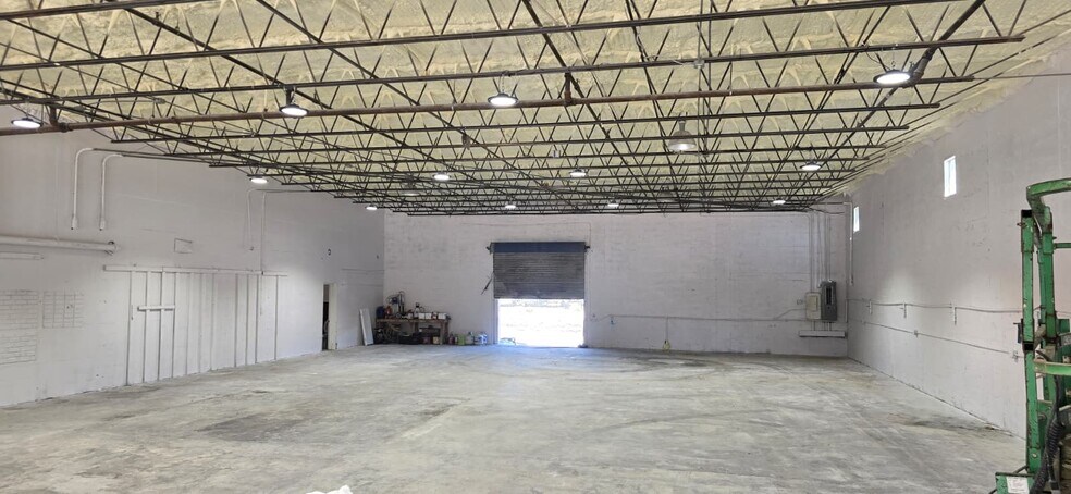 More Photos Of 5401 Sligh Ave, Tampa Auto Repair For Lease