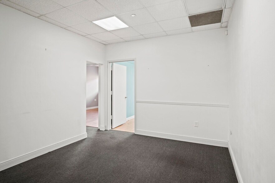 More Photos Of 10471 N Kendall Dr, Miami Storefront Retail Office For Lease