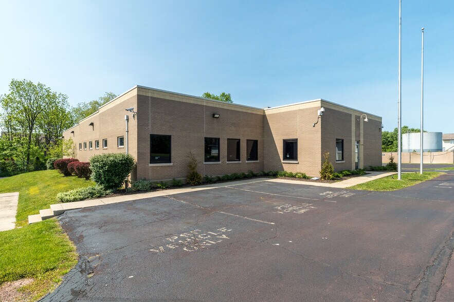 More Photos Of 2047 Bridge Rd, Schwenksville Office For Lease