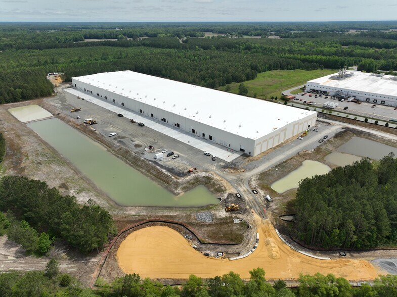 More Photos Of 12375 William A. Gwaltney, Windsor Warehouse For Lease