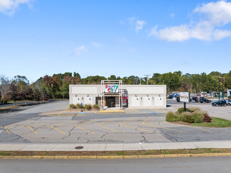 More Photos Of 321 Worcester St, Natick Freestanding For Lease