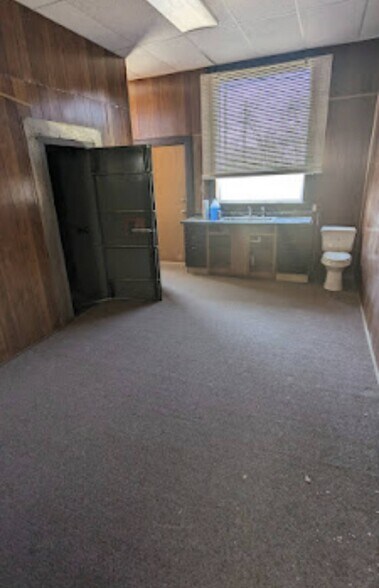 More Photos Of 501 Webster St, Liberty Bank For Sale