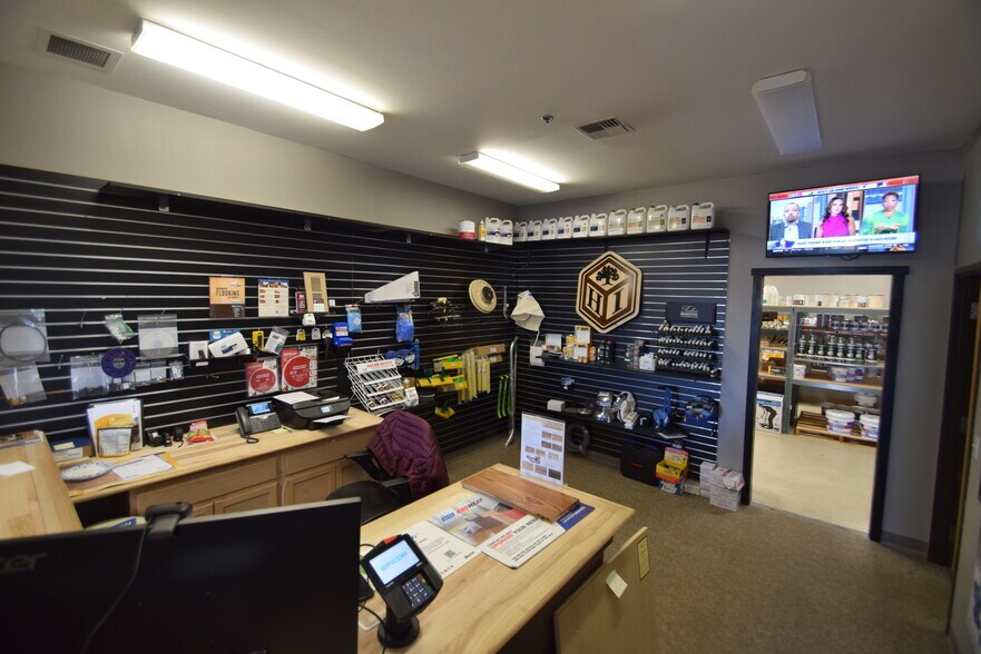 More Photos Of 615 SE Glenwood Dr, Bend Unknown For Lease