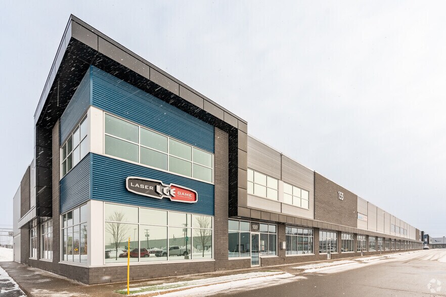More Photos Of 155 Rue Fortin, Québec Distribution For Lease