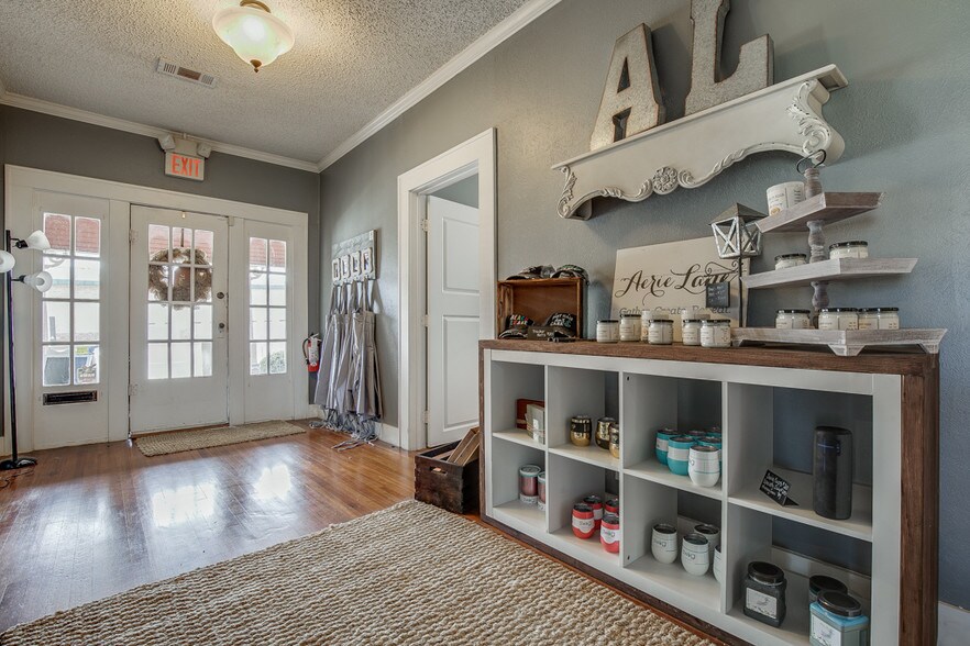 More Photos Of 207 Laurence Dr, Heath Office For Lease