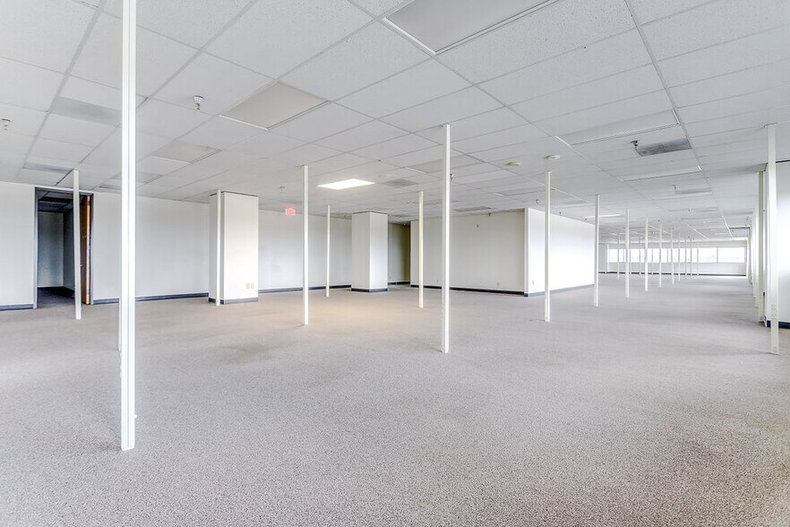 More Photos Of 2350 Valley View Ln, Dallas Loft Creative Space For Lease