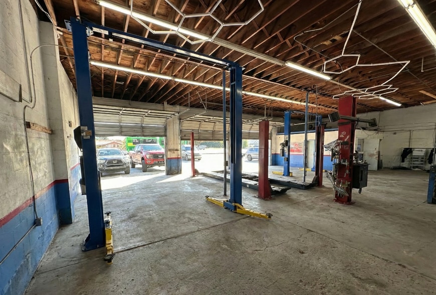 More Photos Of 13243 US Hwy 19, Hudson Auto Repair For Sale