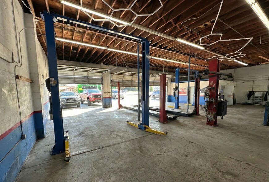 More Photos Of 13243 US Hwy 19, Hudson Auto Repair For Sale