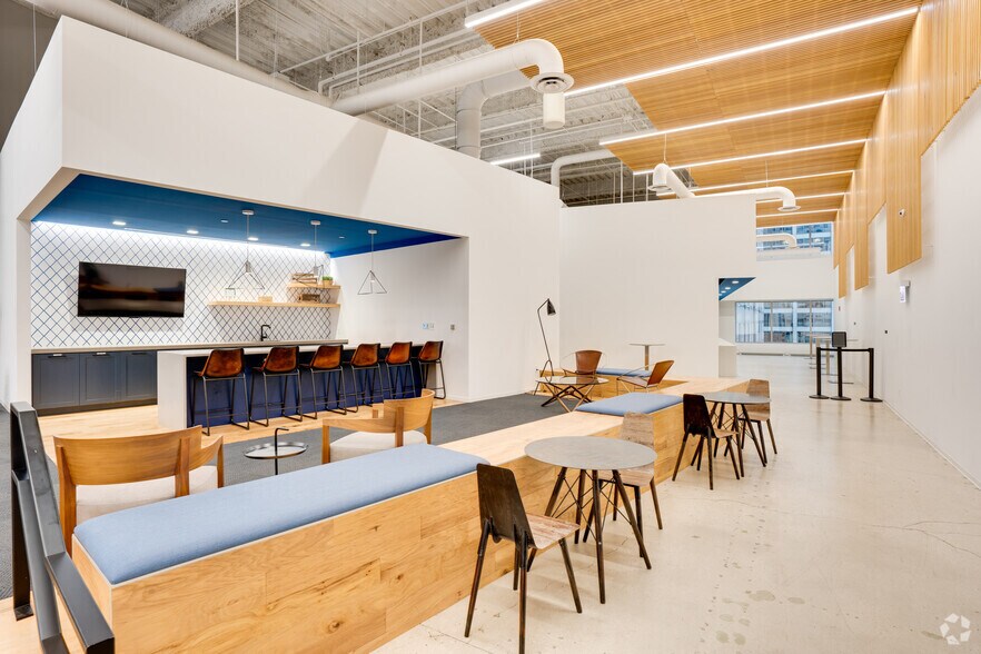 More Photos Of 200 W Adams St, Chicago Office For Lease