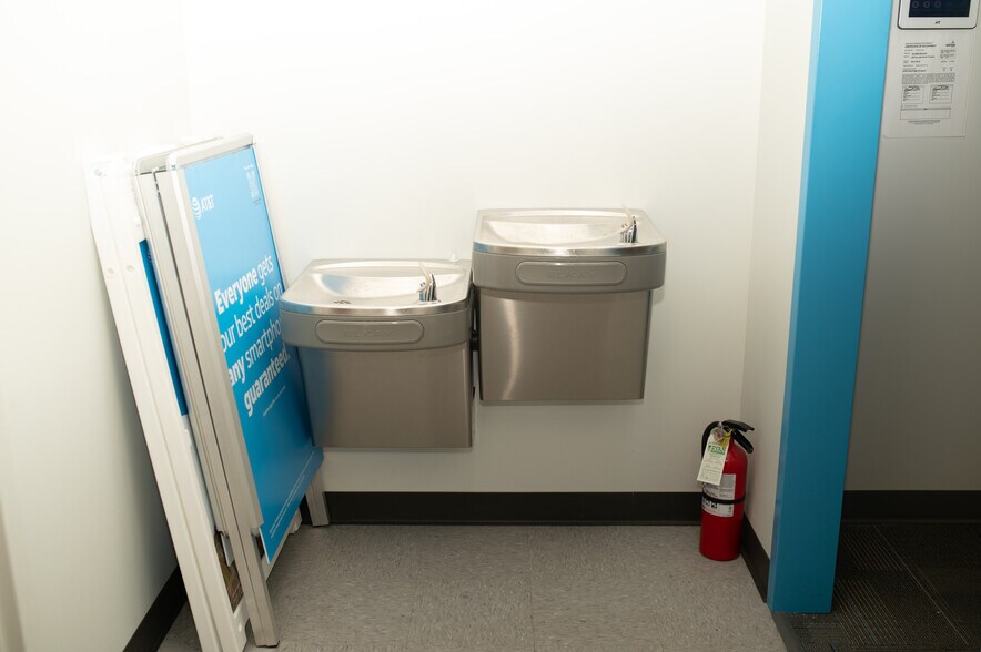 More Photos Of 637-705 E State Road 32, Westfield Storefront For Sale