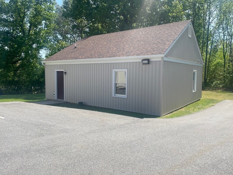 Primary Photo Of 102 Annjo Ct, Forest Office For Lease