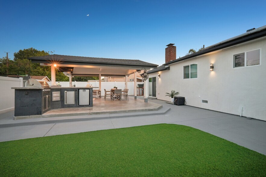More Photos Of 8434 Oakdale Ave, Winnetka Multifamily For Sale