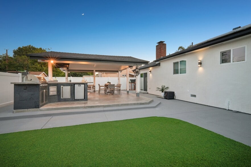 More Photos Of 8434 Oakdale Ave, Winnetka Multifamily For Sale