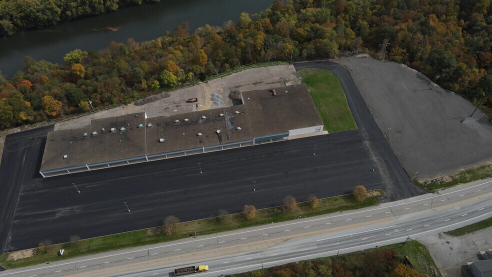 More Photos Of 6798-6816 Big Beaver Blvd, Beaver Falls Light Manufacturing For Lease