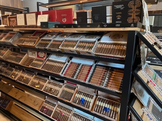 More Photos Of 190 W Main Ave, Gastonia Bar For Lease