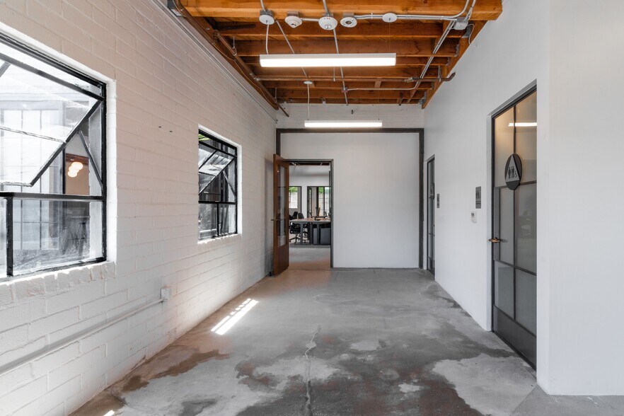 More Photos Of 5920-5924 Blackwelder St, Culver City Office For Lease