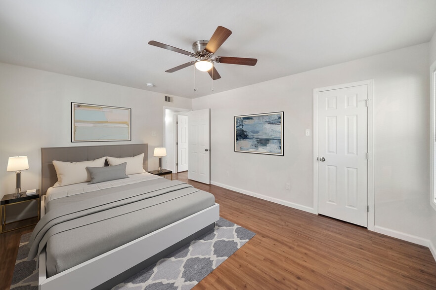 More Photos Of 6403 Sloan St, Houston Apartments For Sale