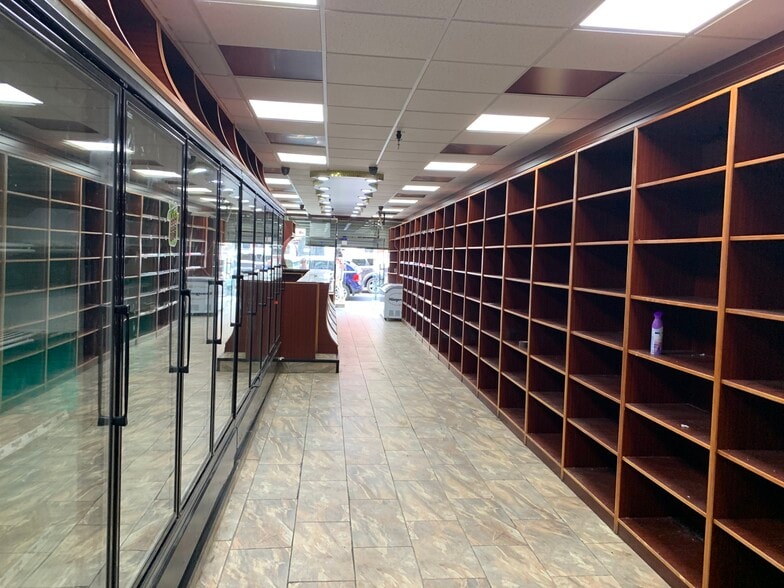 More Photos Of 882 Dekalb Ave, Brooklyn Restaurant For Lease