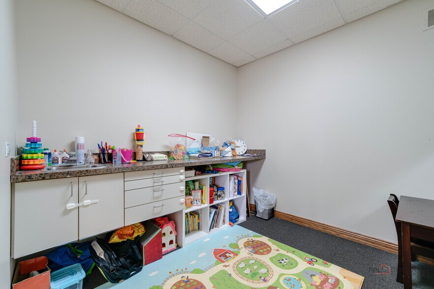 More Photos Of 1017-1019 W Park Ave, Libertyville Medical For Sale