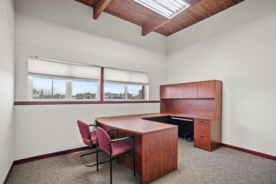 More Photos Of 4415 Burdick Expy E, Minot Office For Lease