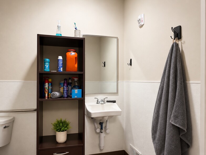 More Photos Of 250 Carriage Ct, Athens Sorority Fraternity House For Sale