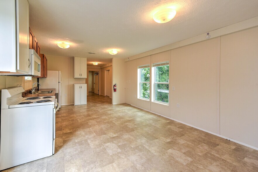 More Photos Of 7689 FM 2000, Caldwell Light Distribution For Lease