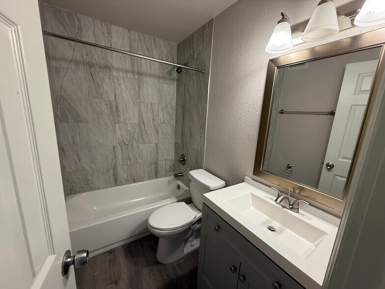 More Photos Of 107 University Dr, Colorado Springs Apartments For Sale