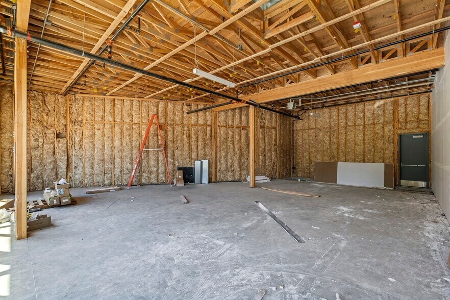 More Photos Of 1102 State Rte 20, Sedro Woolley General Retail For Lease