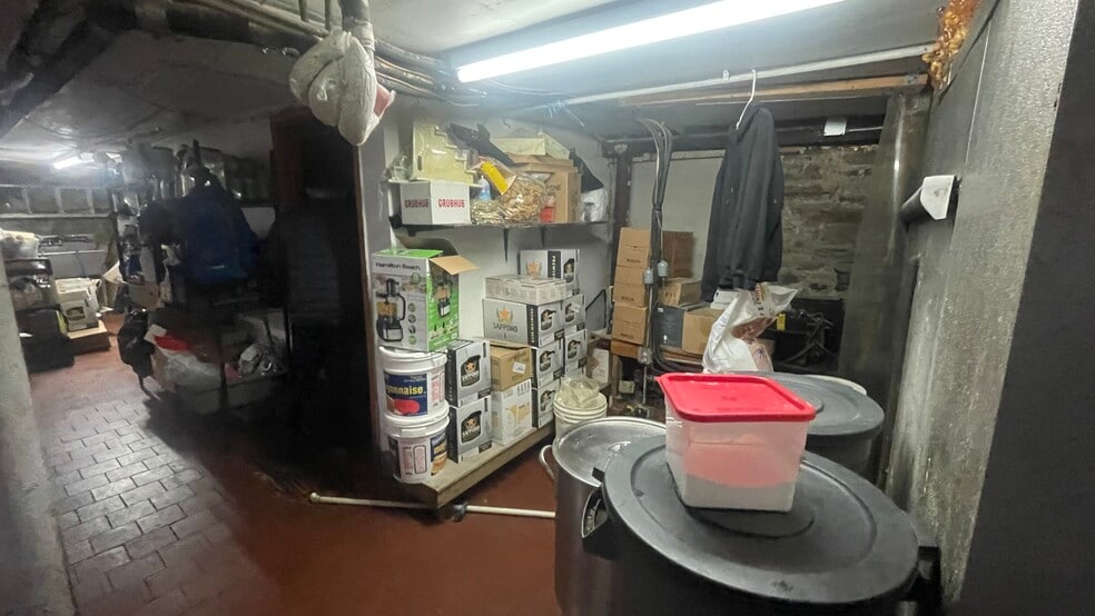 More Photos Of Manhattan Avenue Ave @ Norman Avenue, Brooklyn General Retail For Lease