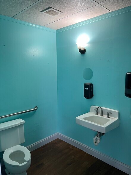 More Photos Of 234 N Main St, Monticello Specialty For Sale