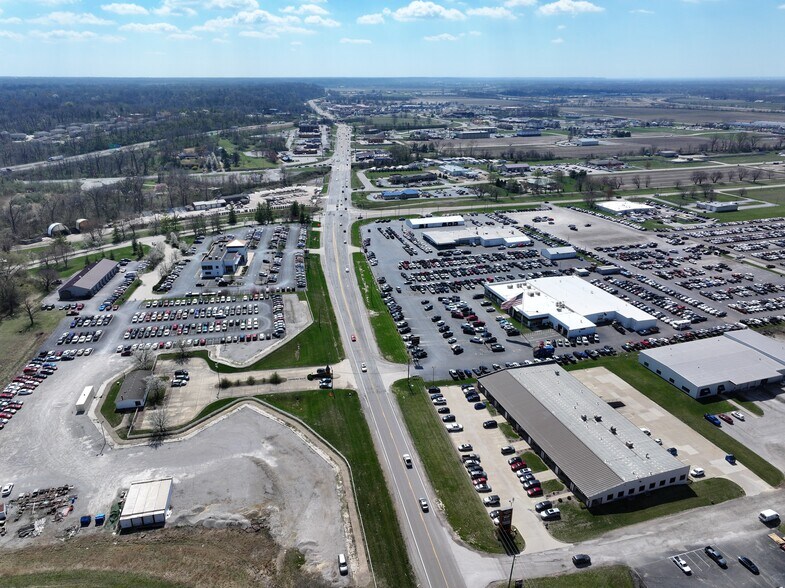 More Photos Of 907 N Bluff Rd, Collinsville Flex For Lease