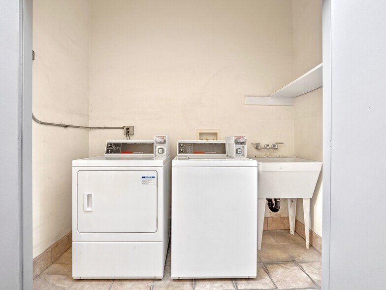 More Photos Of 350 W Wilson Ave, Glendale Apartments For Sale