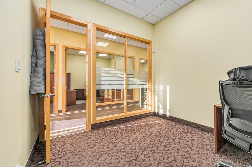 More Photos Of 4655 54th Ave NE, Calgary Warehouse For Sale