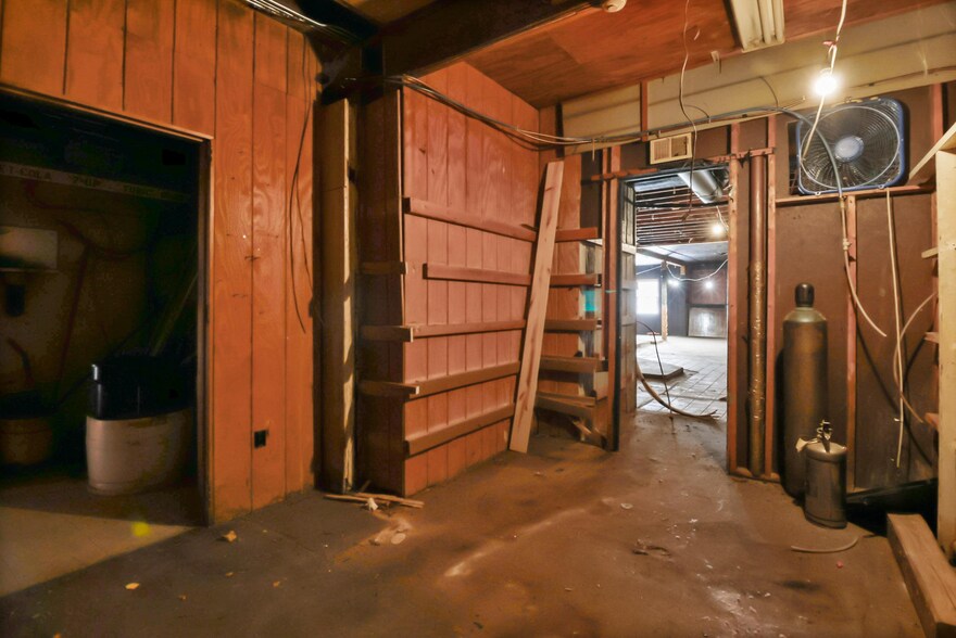 More Photos Of 4 W US Hwy 6, Valparaiso Restaurant For Sale