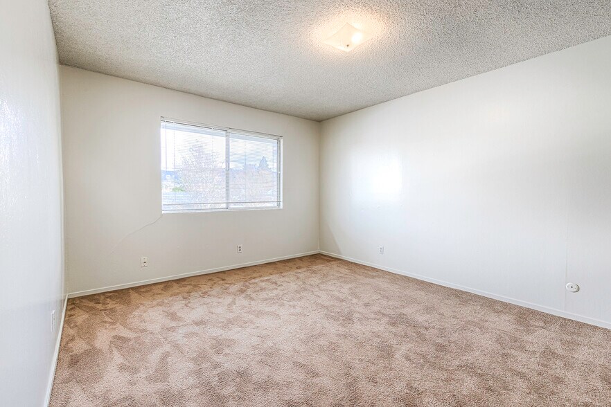More Photos Of 1155 Evans Dr, Santa Rosa Apartments For Sale