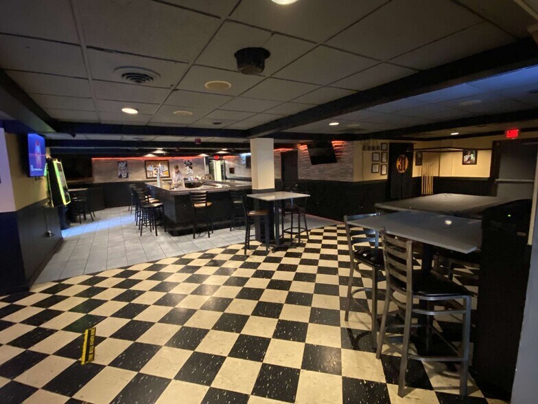 More Photos Of 1020 Washington Pike, Bridgeville Bar For Lease