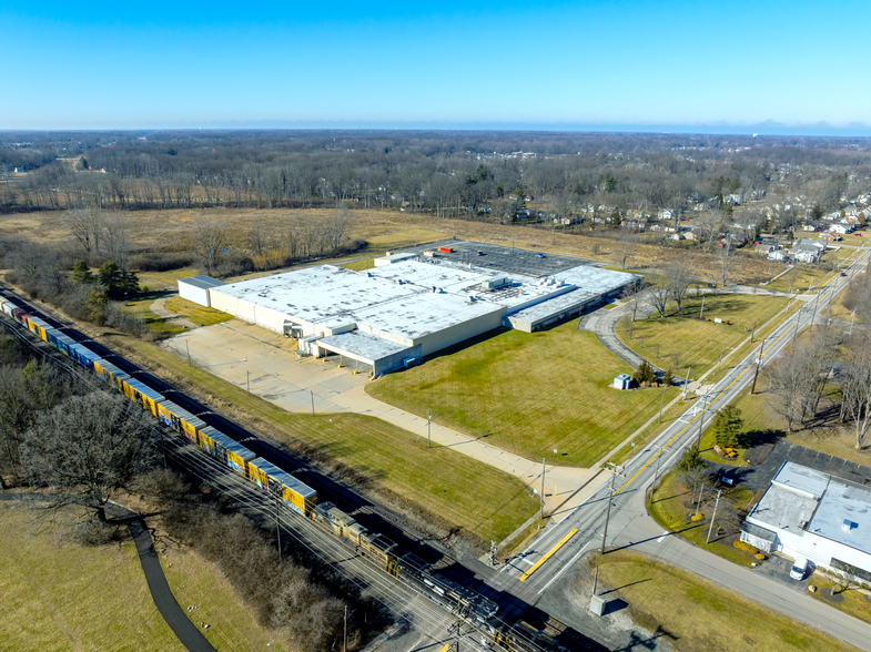 Primary Photo Of 7920 Mapleway Dr, Olmsted Falls Manufacturing For Sale