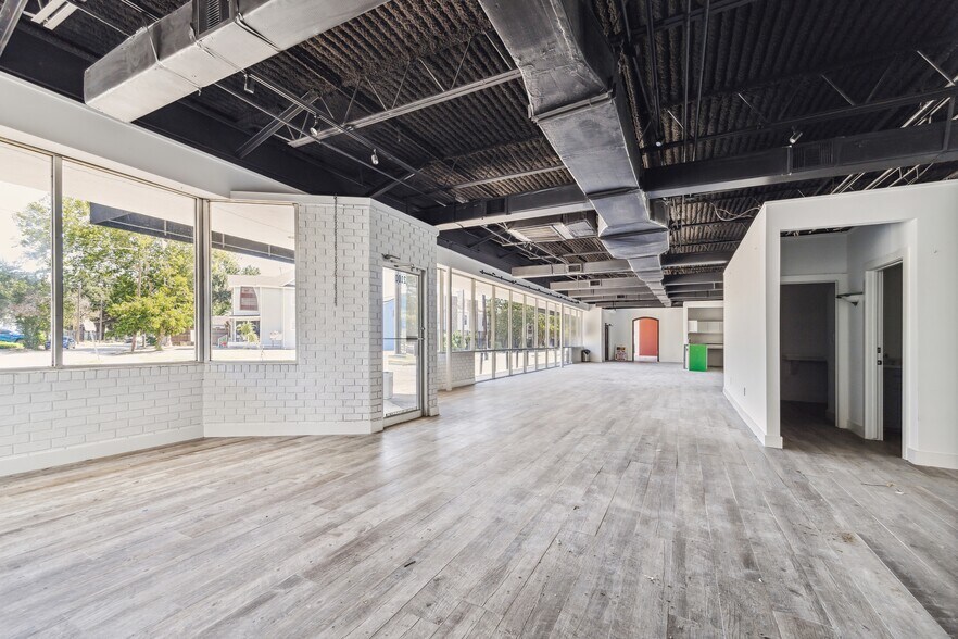 More Photos Of 2100 Waugh Dr, Houston Unknown For Lease